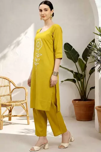 women ethnic motifs embroidered regular thread work  cotton kurta with trousers