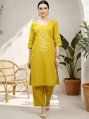 women ethnic motifs embroidered regular thread work  cotton kurta with trousers 4