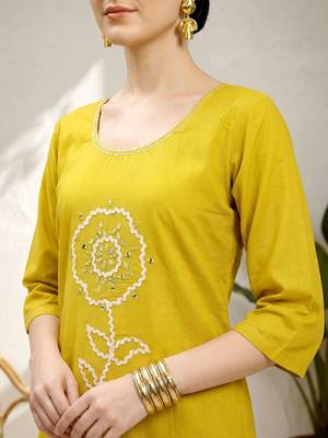 women ethnic motifs embroidered regular thread work  cotton kurta with trousers 5