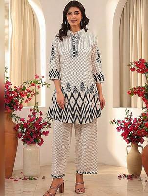 women printed regular  cotton kurta with trousers 1