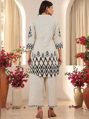 women printed regular  cotton kurta with trousers 4