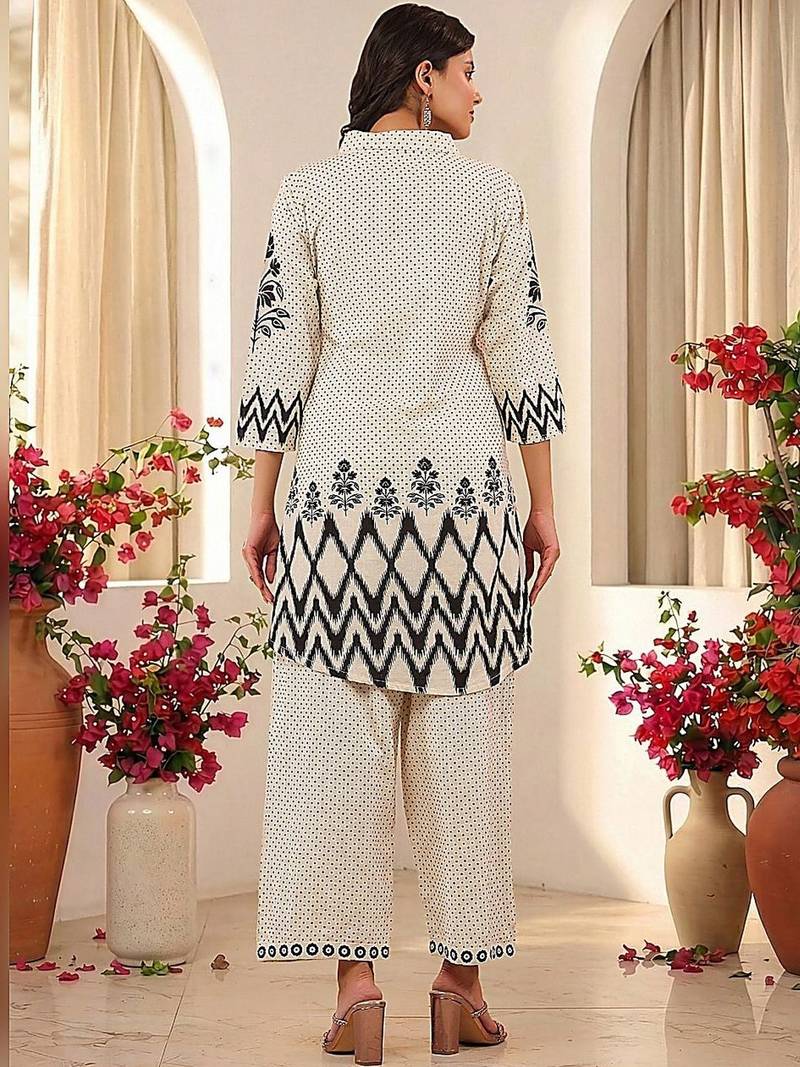 women printed regular  cotton kurta with trousers