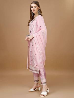 women floral embroidered regular thread work kurta with trousers & with dupatta 4