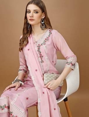 women floral embroidered regular thread work kurta with trousers & with dupatta 7