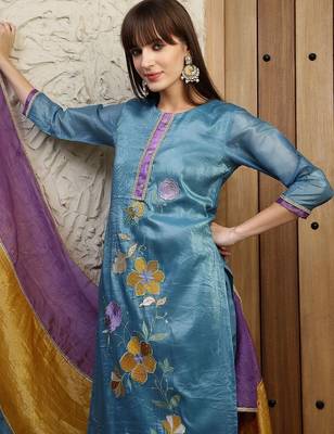 women floral embroidered regular thread work kurta with trousers & with dupatta 2