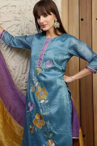 women floral embroidered regular thread work kurta with trousers & with dupatta