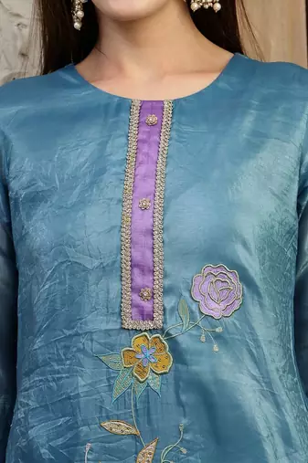 women floral embroidered regular thread work kurta with trousers & with dupatta