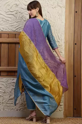 women floral embroidered regular thread work kurta with trousers & with dupatta