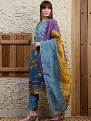 women floral embroidered regular thread work kurta with trousers & with dupatta 6