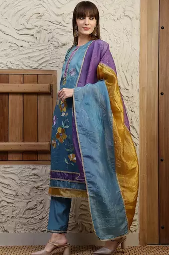 women floral embroidered regular thread work kurta with trousers & with dupatta