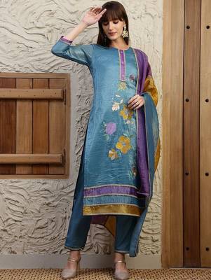 women floral embroidered regular thread work kurta with trousers & with dupatta 7