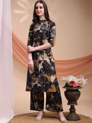 women floral printed regular kurta with palazzos 3