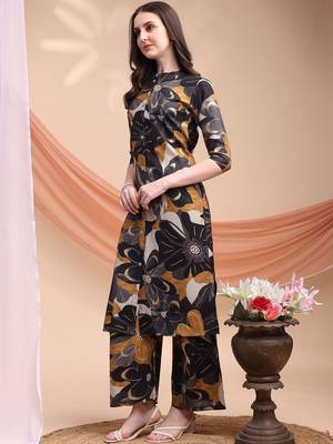 women floral printed regular kurta with palazzos 5
