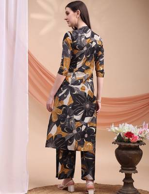 women floral printed regular kurta with palazzos 7