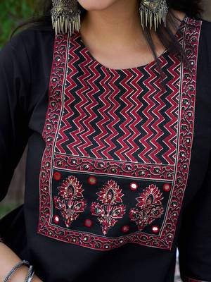 women ethnic motifs printed regular mirror work  cotton kurta with trousers & with dupatta 4