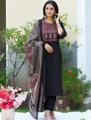 women ethnic motifs printed regular mirror work  cotton kurta with trousers & with dupatta 6