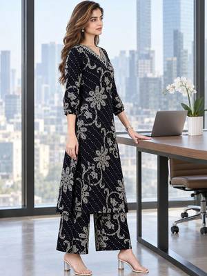 women ethnic motifs printed regular kurta with palazzos 1