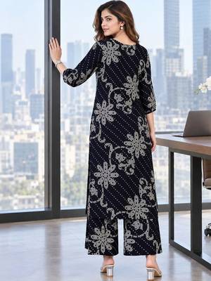 women ethnic motifs printed regular kurta with palazzos 3