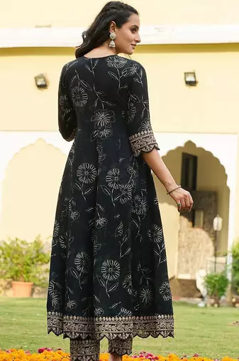 women floral printed regular thread work kurta with trousers & with dupatta