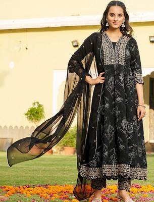women floral printed regular thread work kurta with trousers & with dupatta 1