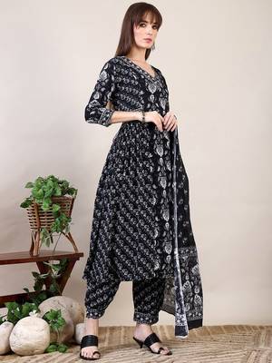 women ethnic motifs printed a-line kurta with trouser & dupatta 3