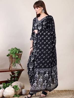women ethnic motifs printed a-line kurta with trouser & dupatta 1