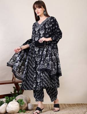 women ethnic motifs printed a-line kurta with trouser & dupatta 5