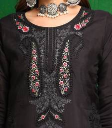 women floral embroidered kurta with trousers & dupatta