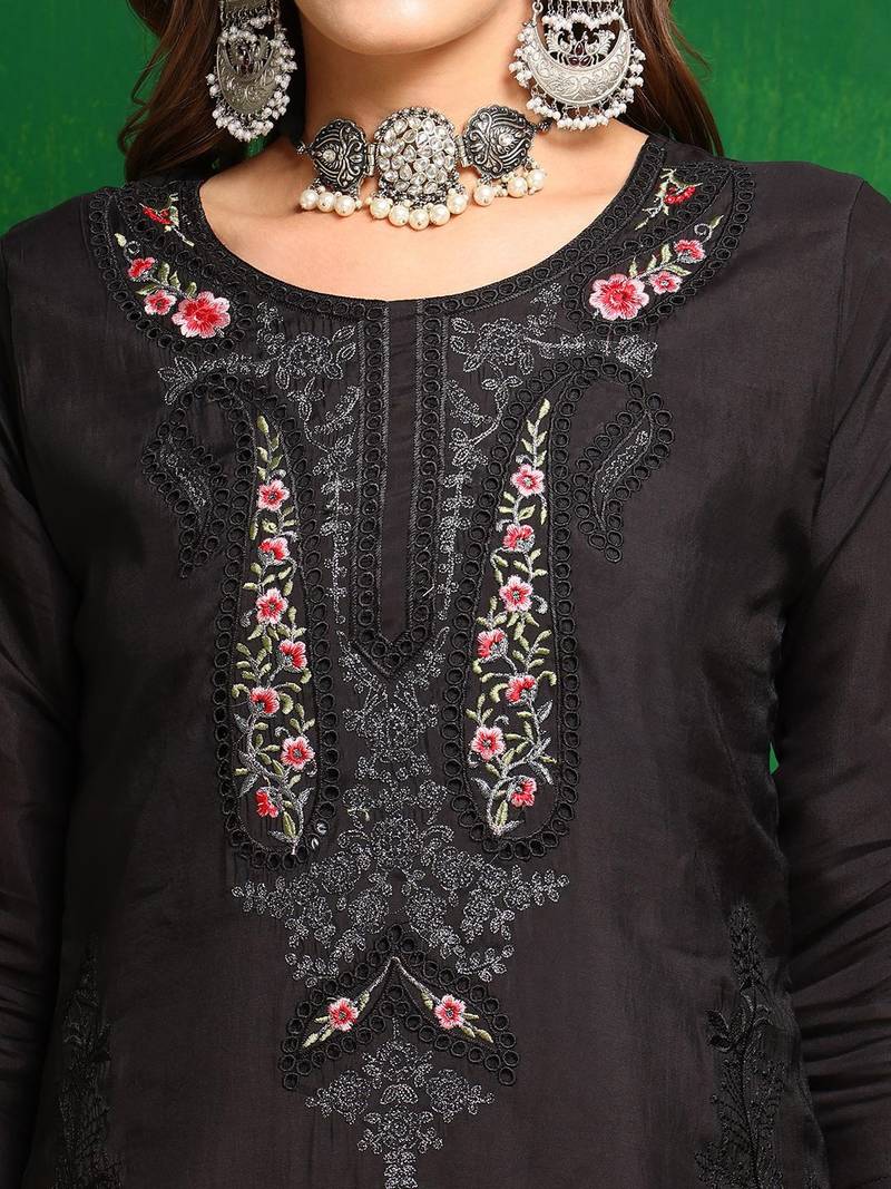 women floral embroidered kurta with trousers & dupatta