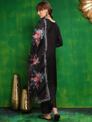 women floral embroidered kurta with trousers & dupatta 3