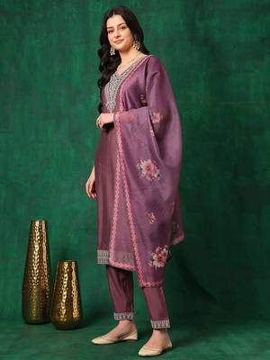 women floral embroidered regular kurta with trousers & dupatta 3
