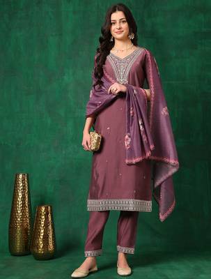 women floral embroidered regular kurta with trousers & dupatta 6