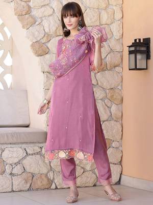 women floral embroidered kurta with trousers & dupatta 3