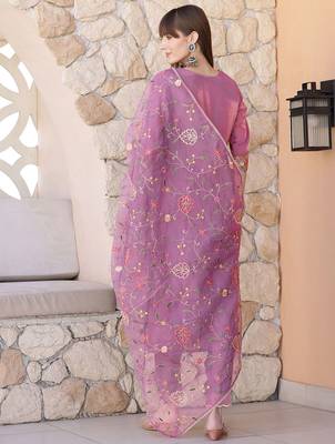 women floral embroidered kurta with trousers & dupatta 4
