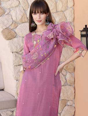 women floral embroidered kurta with trousers & dupatta 7