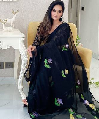 Black floral printed saree 2
