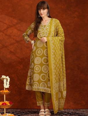 bandhani printed thread work v-neck  cotton kurta with trousers & dupatta 1