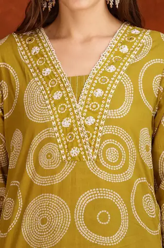 bandhani printed thread work v-neck  cotton kurta with trousers & dupatta