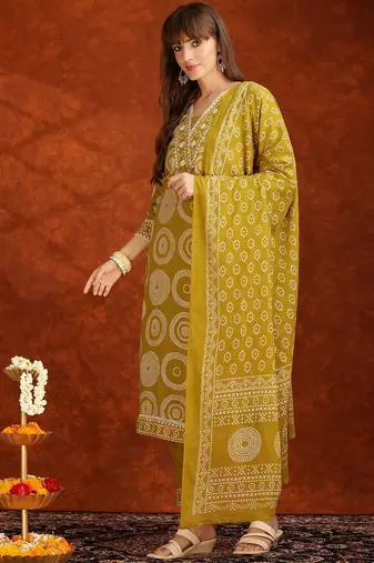 bandhani printed thread work v-neck  cotton kurta with trousers & dupatta