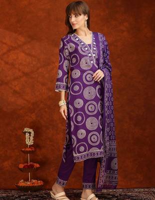 bandhani printed thread work v-neck  cotton kurta with trousers & dupatta 3