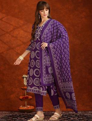 bandhani printed thread work v-neck  cotton kurta with trousers & dupatta 4