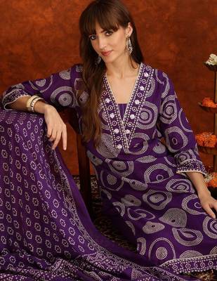 bandhani printed thread work v-neck  cotton kurta with trousers & dupatta 7