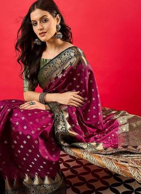Purple geometric woven design zari banarasi saree 4