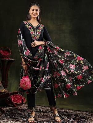 floral embroidered v neck chanderi cotton kurta with trousers & dupatta 3