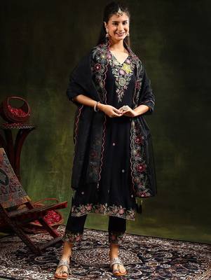 women ethnic motifs embroidered regular thread work kurta with trousers & with dupatta 4