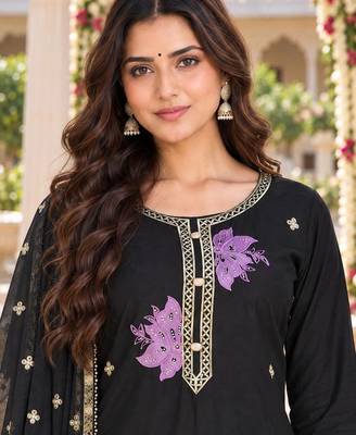 floral embroidered regular chanderi cotton kurta with trousers with dupatta 2