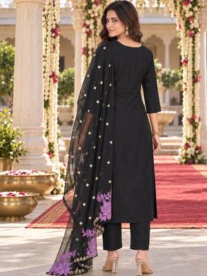 floral embroidered regular chanderi cotton kurta with trousers with dupatta 3