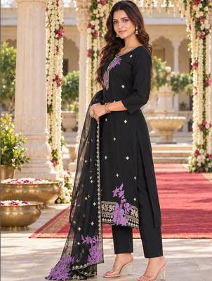 floral embroidered regular chanderi cotton kurta with trousers with dupatta 4