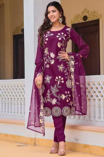 floral embroidered regular chanderi cotton kurta with trousers with dupatta