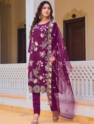 floral embroidered regular chanderi cotton kurta with trousers with dupatta 4
